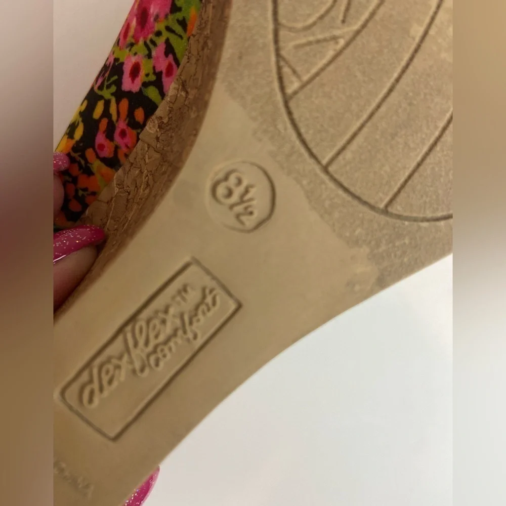 DexFlex Comfort~Vibrant Floral Criss Cross Open Toe Cork Wedge Shoes~Size 8.5
